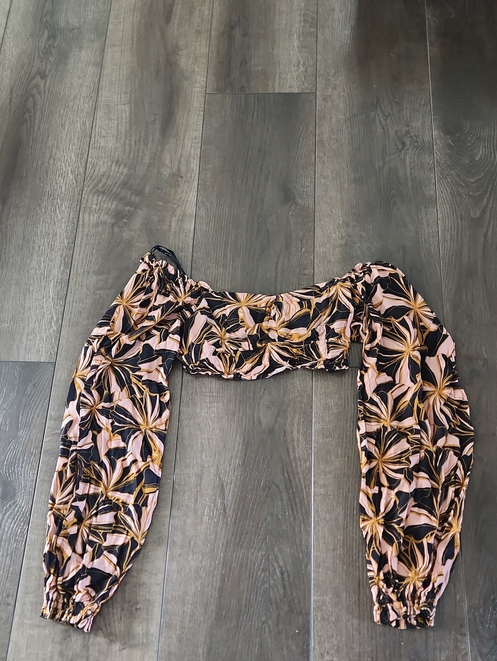 REVOLVE Mink Pink Black Floral Sweetheart Long Sleeve Rouched Crop Top Large